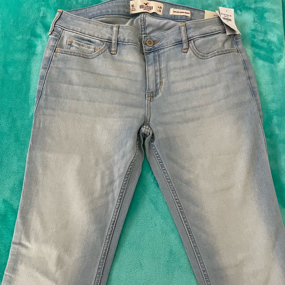 New with tags Hollister low rise super skinny jeans size 9 short light blue